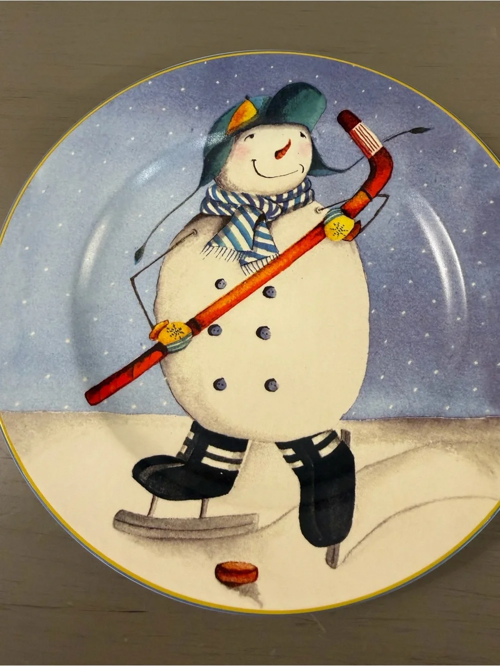 Oneida Sporting Snowmen Salad Dessert Plates Set Of 2 Hockey Ski Winter Holiday
